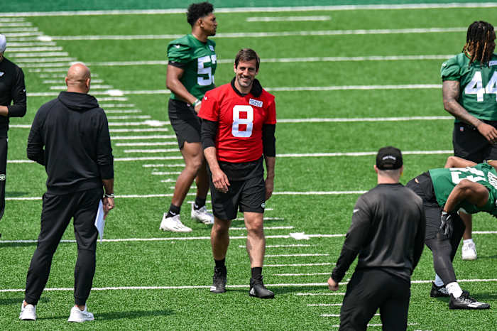 QB Aaron Rodgers glances at HC Robert Saleh during OTAs